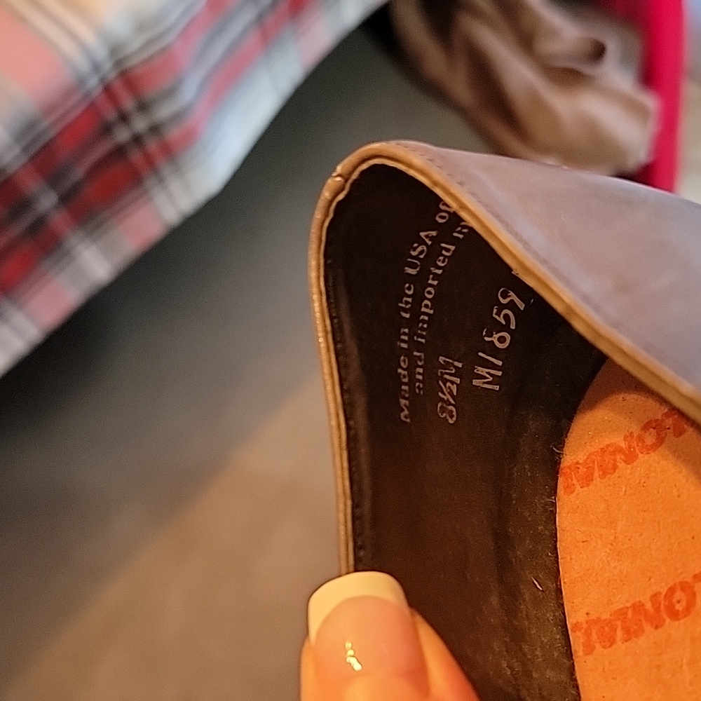 Shoes - Picture 4 of 4